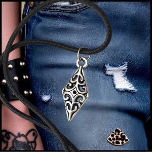 5 For $25💫Alternative Silver Filigree Diamond Shaped Pendant